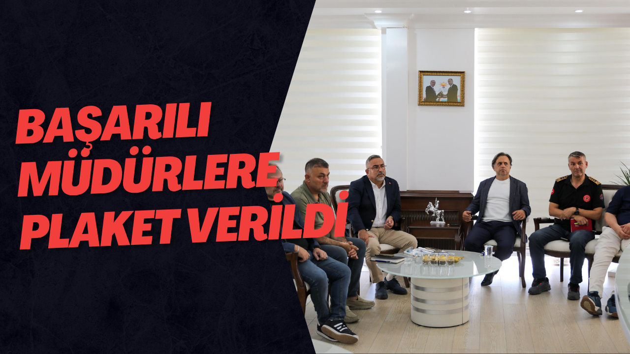 Başarılı Müdürlere Plaket Verildi