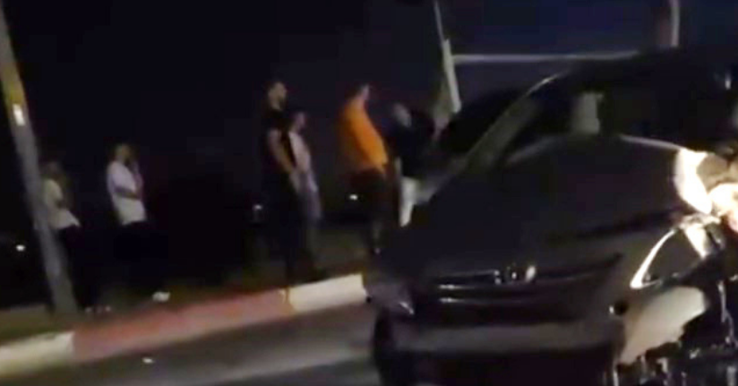 Kaldırımda yürürken otomobilin çarptığı baba ve oğlu öldü