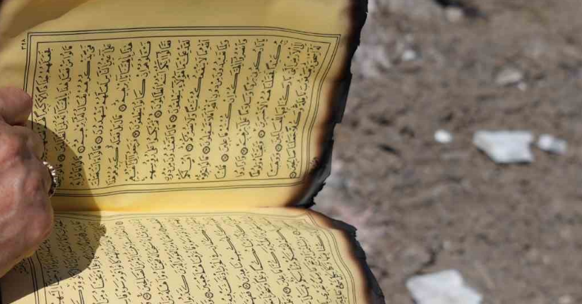 Kül olan evlerinden kalan tek şey Kur’an-ı Kerim
