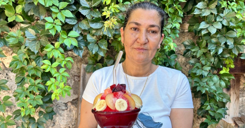 Eşi iş kazası geçirdi, hayatı değişti: Kazandığı parayla 3 evladını okutuyorEşi iş kazası geçirdi, hayatı değişti: Kazandığı parayla 3 evladını okutuyor