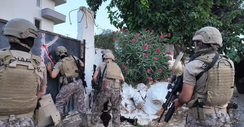 Mersin’de fuhuş operasyonu: 22 şüpheli gözaltına alındı