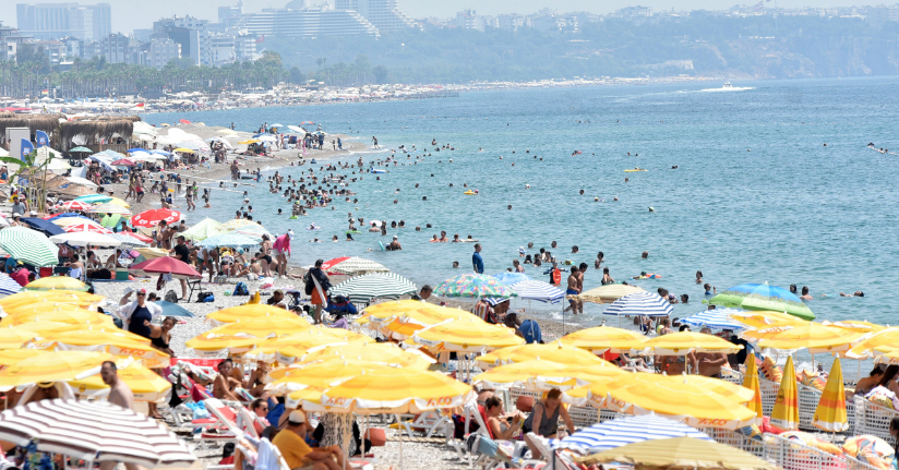 Antalya'nın havası da denizi de sıcak