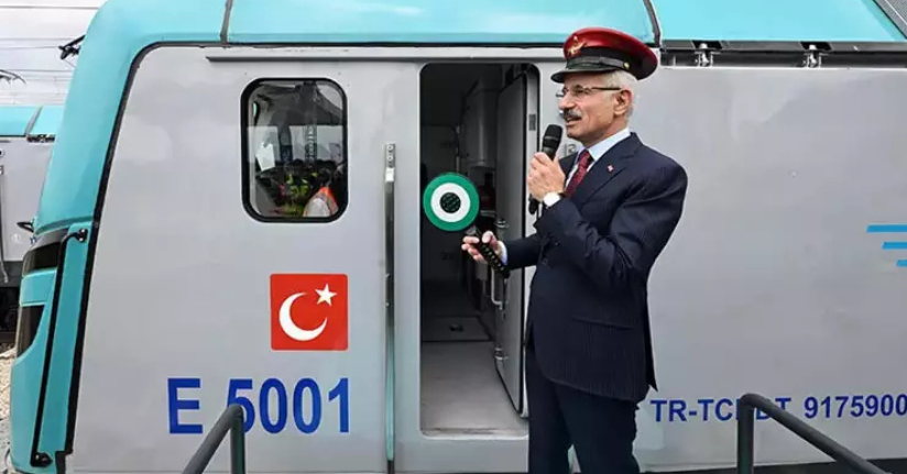 Yerli ve milli lokomotif E5003, ilk seferini gerçekleştirdi