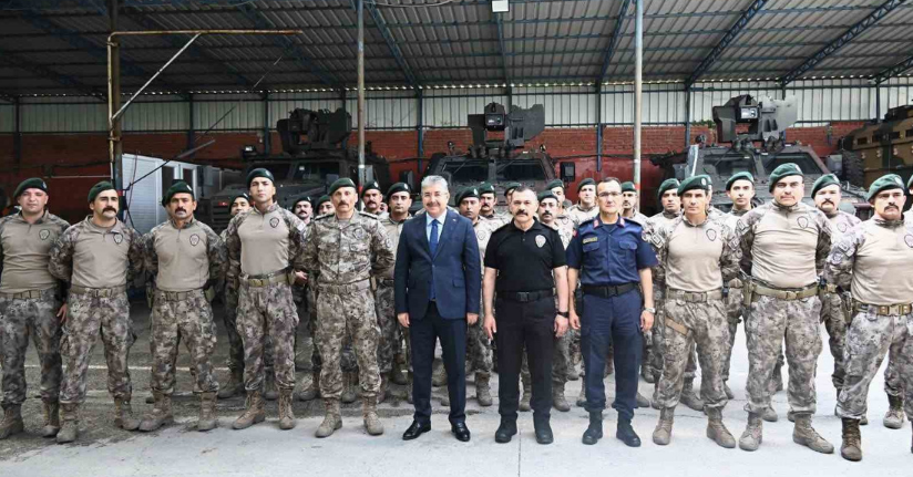 Özel Harekat polisleri dualarla Suriye’ye uğurlandı