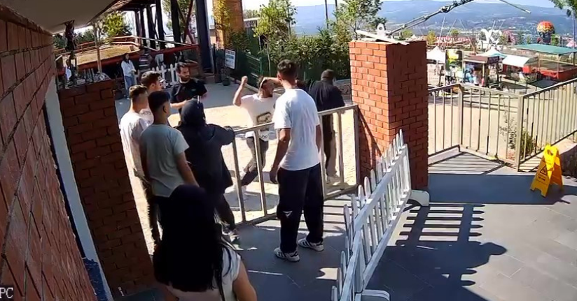 Arap turistten 4 fotoğraf için 2 bin 400 TL istediler, şoför karşı çıkınca burnunu kırdılar