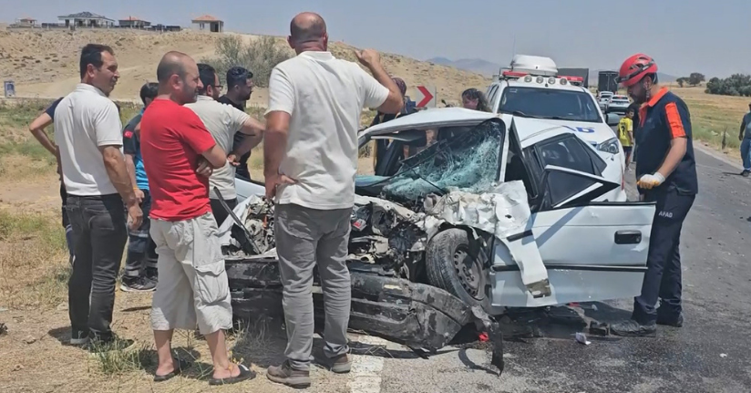 Aksaray’da otomobil ile kamyonet çarpıştı: 1 ölü, 3 yaralı