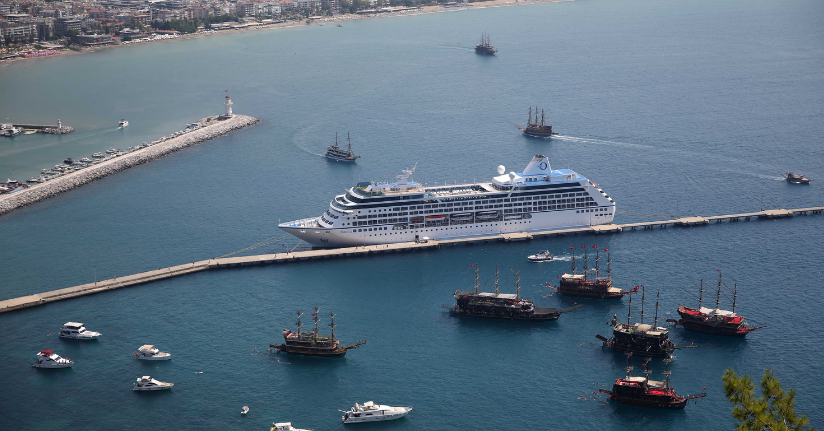 ABD'li turistler, kruvaziyerle Alanya'ya geldi