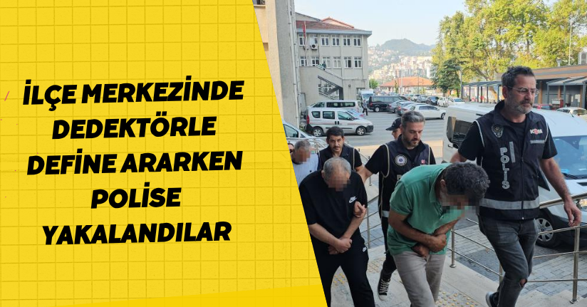  İlçe merkezinde dedektörle define ararken polise yakalandılar