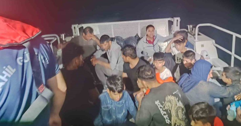 Ayvacık açıklarında 18’i çocuk 32 düzensiz göçmen yakalandı