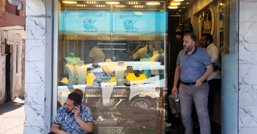 Tabancayla kuyumcuyu vurup, 1 kilo altın çaldılar