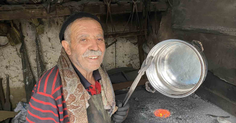 Kalaycılık mesleğini 62 yıldır sürdürüyor