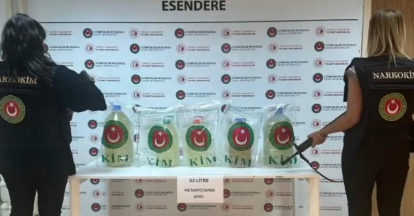 Hakkari’de tırın yakıt deposuna 33 litre sıvı metamfetamin ele geçirildi
