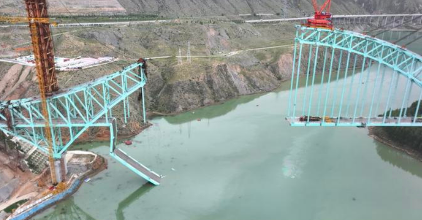 Çin’de inşaat halindeki köprü çöktü: 12 ölü