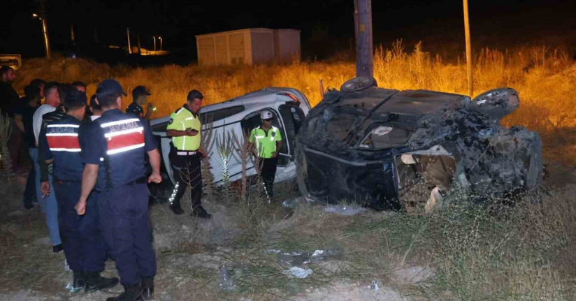 Önündeki araca çarptı, iki araç da takla attı: 2’si ağır 5 yaralı