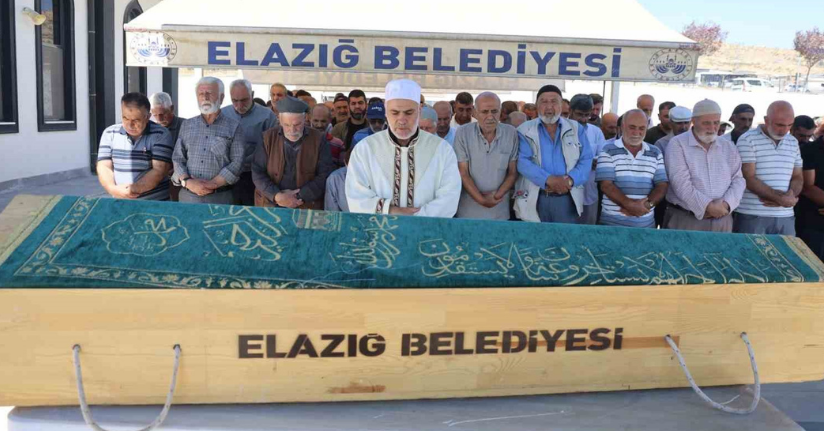 Yarım saat ara ile 2 otomobilin çarptığı yaşlı adam hayatını kaybetti
