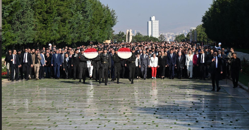 Özgür Özel, Anıtkabir'i ziyaret etti