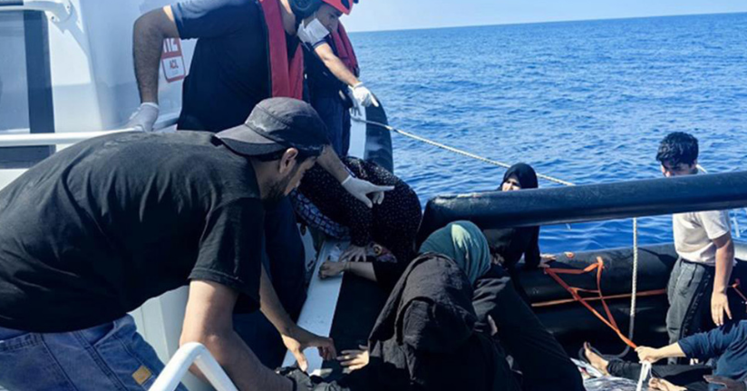Yunanistan’ın geri ittiği 35 düzensiz göçmen kurtarıldı