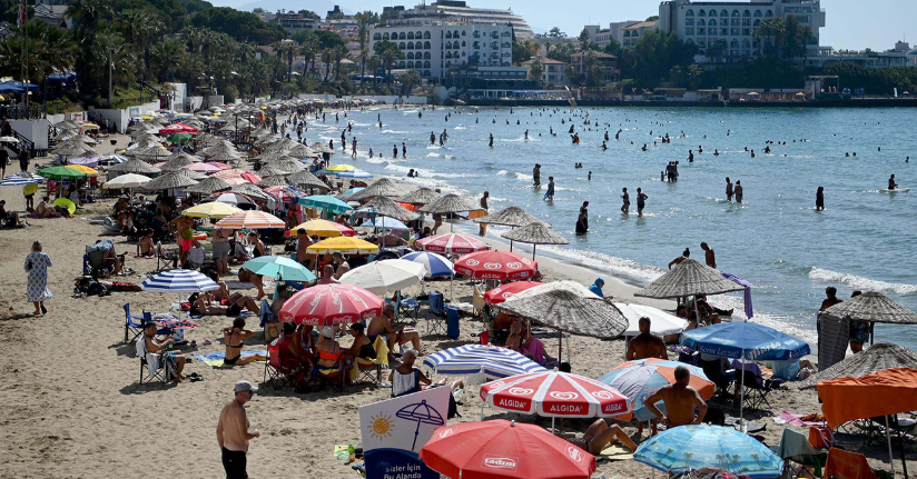  Kuşadası'nda sarı yaz hareketliliği; otellerdeki doluluk oranı yüzde 80'lere ulaştı