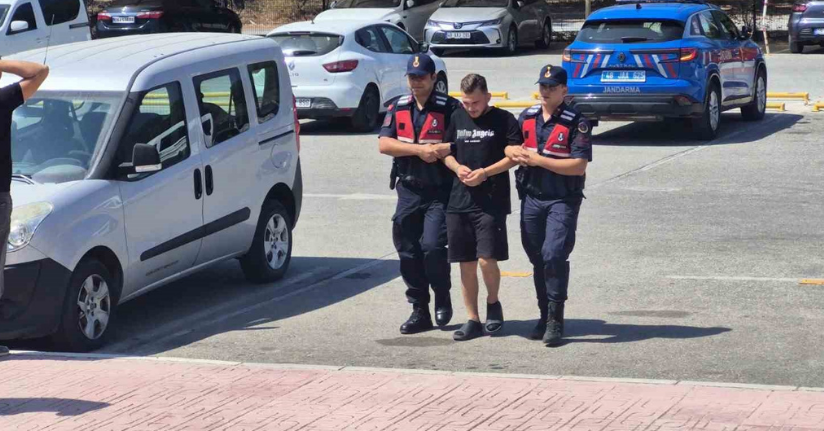 Göçmenlerle birlikte kıskıvrak yakalandı