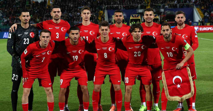 Hakan Çalhanoğlu 100. kez milli formayı giydi