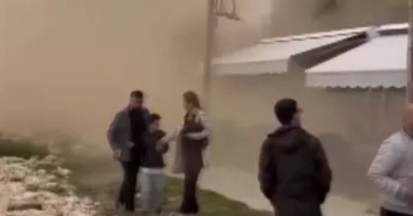 Silivri’de kaya parçaları çocuklarında bulunduğu çay bahçesine düştü
