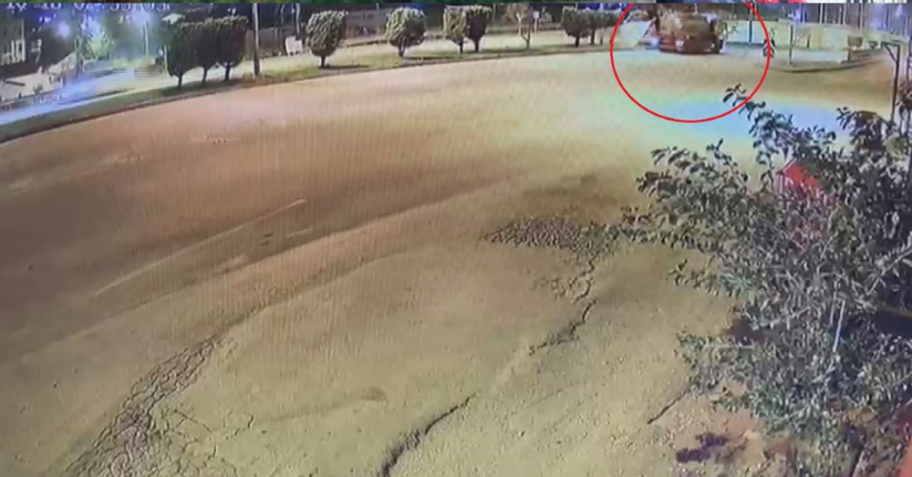 Su tankerine çarpan kamyonetin sürücüsünün öldüğü kaza anı kamerada