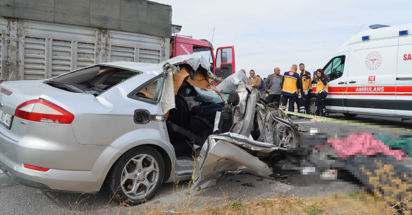 Aksaray'da kamyonla çarpışan otomobildeki 3 kardeş öldü