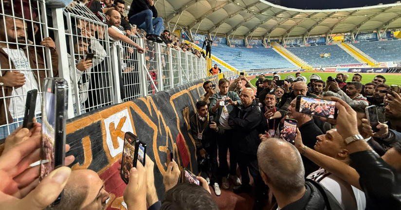 Sergen Yalçın, Kasımpaşa maçının ardından deplasman tribününe gitti