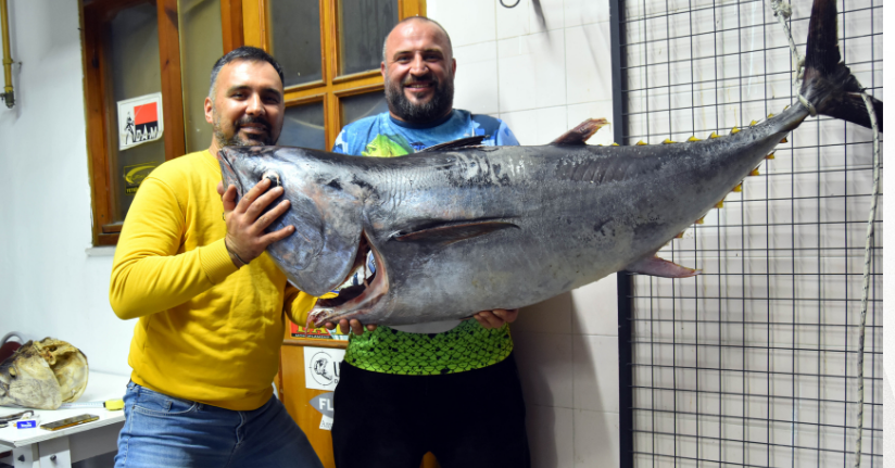 Oltayla 1 metre 73 santimlik orkinos yakaladı, o anları kaydetti
