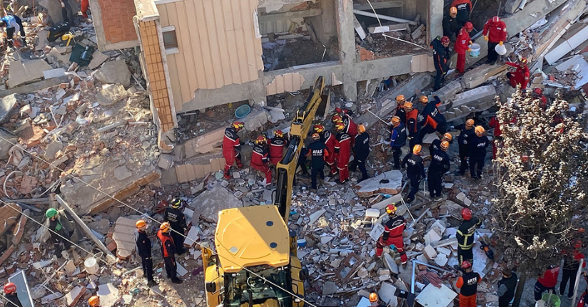 Gebze’de çöken binada enkaz altında kalan aile fertlerinin kimlikleri belli oldu