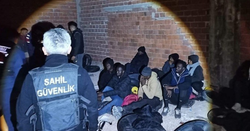 Çeşme’de 27 düzensiz göçmen yakalandı