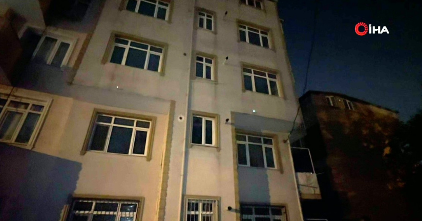 Gebze’de çatlak ve kayma tespit edilen 2 katlı bina tahliye edildi