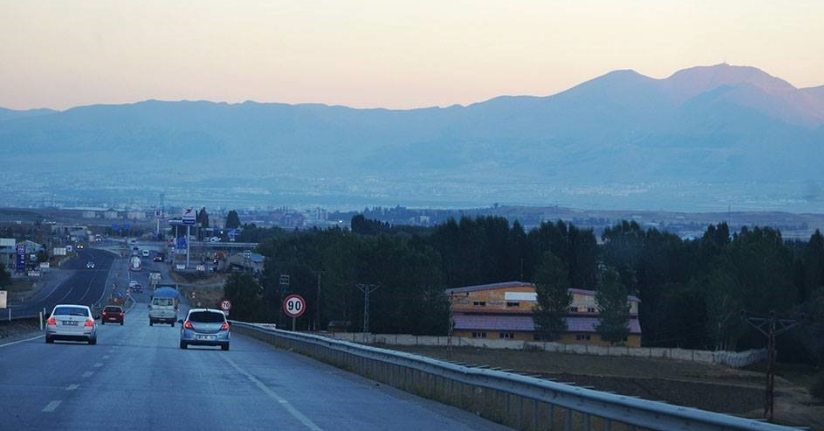 Karayollarında hız tabelalarına ayar