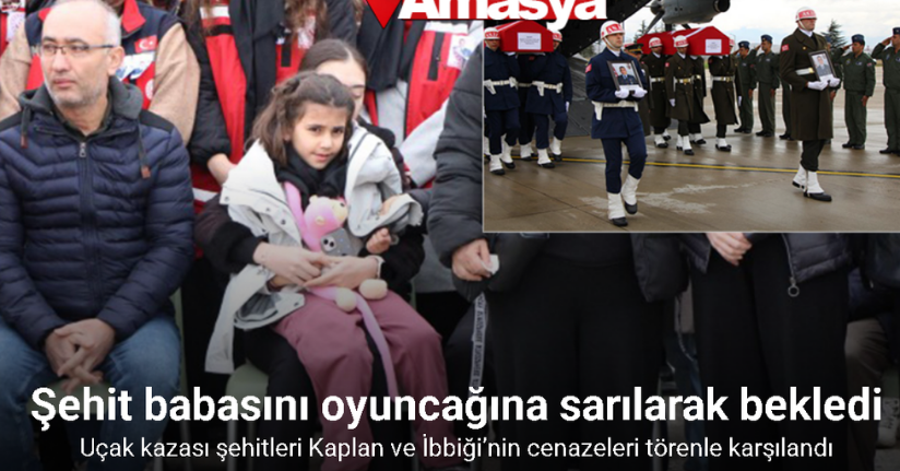 Şehit babasını oyuncağına sarılarak bekledi