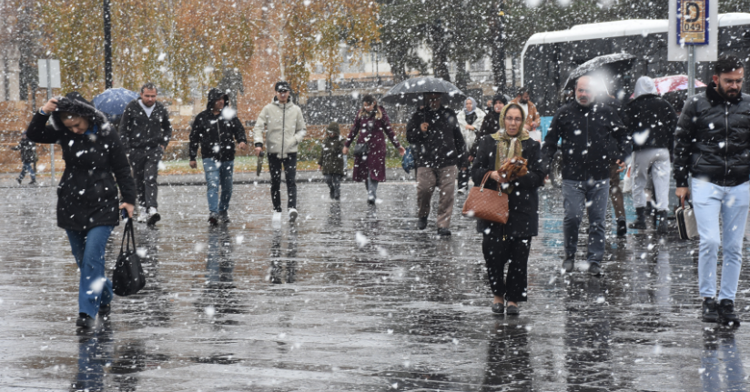 Sivas'ta yüksek kesimlere kar yağdı