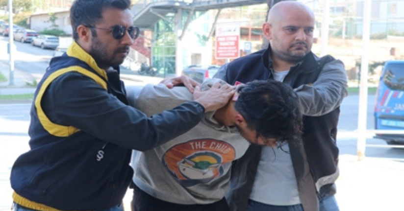 Alanya’da sokakta bir kadına yumruk atıp, makasla yüzünü yaralayan şahıs tutuklandı