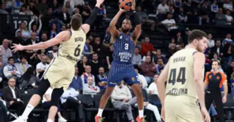 Euroleague: A. Efes: 74 - Barcelona: 73
