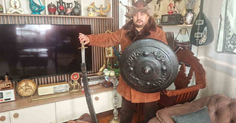 İşçi emeklisi eski antika eşyalarla evinde küçük bir müze kurdu