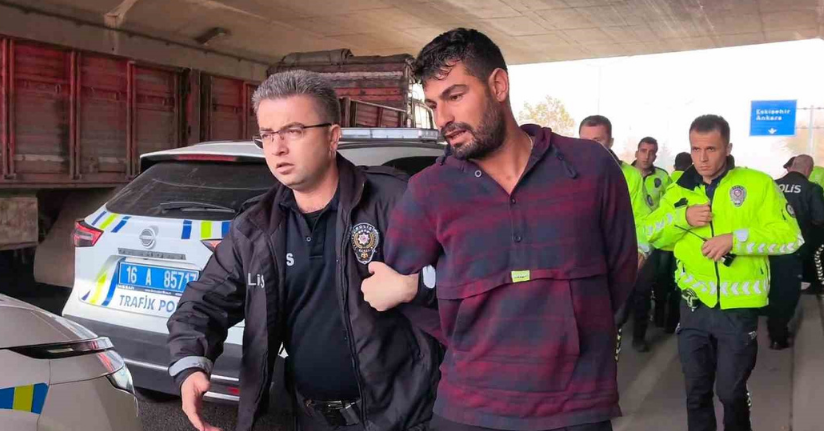 Uzun namlulu silahla cinayet işleyen zanlı, trafik polislerinin nefes kesen takibiyle yakalandı