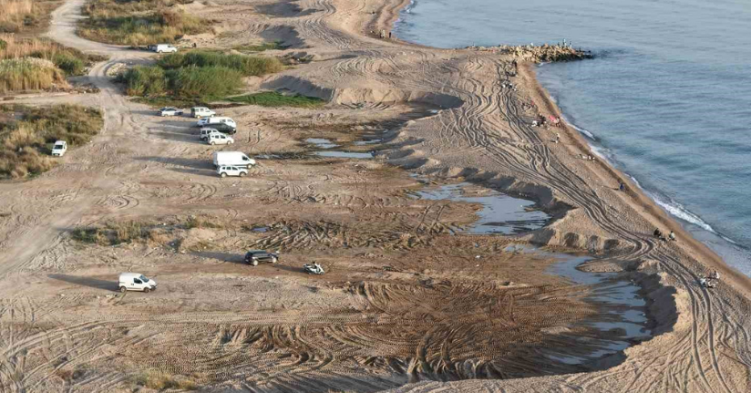 Antalya’da kum hırsızları sahilleri talan etti