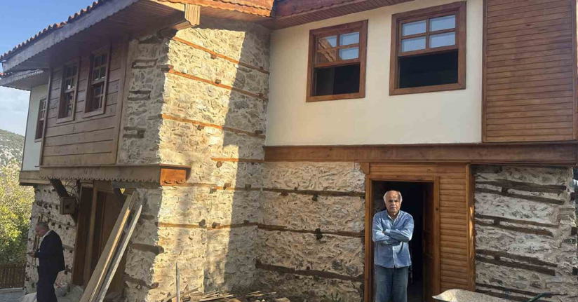 Antalya’da ata mirası tarihi düğmeli evler restore ediliyor
