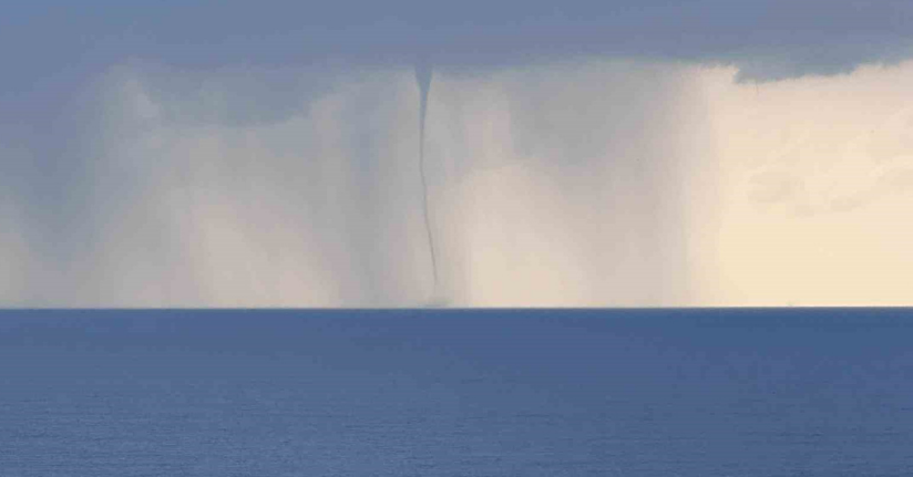 Antalya’da ardı ardına çıkan hortumlar kamerada