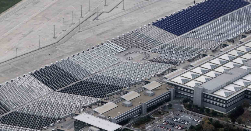 Atatürk Havalimanı’nda teslime hazır binlerce araç tek karede görüntülendi