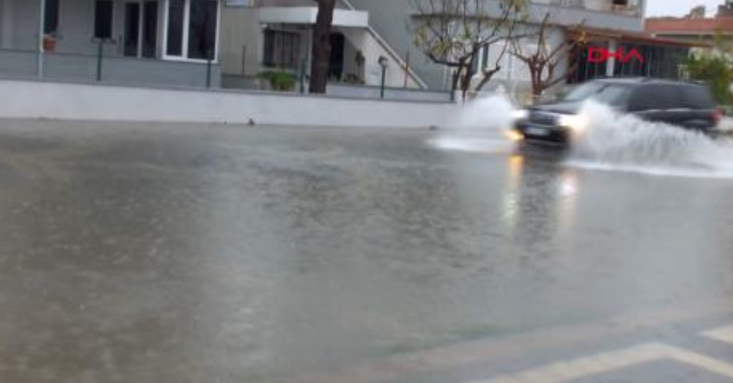 Balıkesir'de sağanak; yollar göle döndü, evler su bastı
