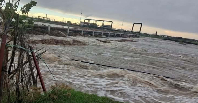 Çanakkale'de sağanak; Tuzla Çayı taştı