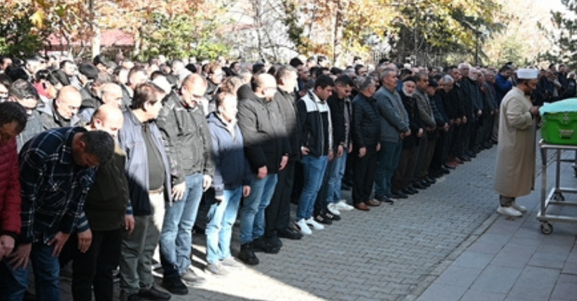 Kırıkkale'de sac levhanın altında kalıp ölen 2 işçi toprağa verildi