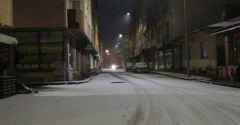 Kars’a mevsimin ilk karı düştü