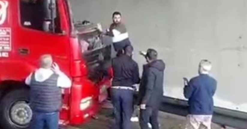 TEM’de korkunç kaza: Kendi kullandığı tırın altında can verdi