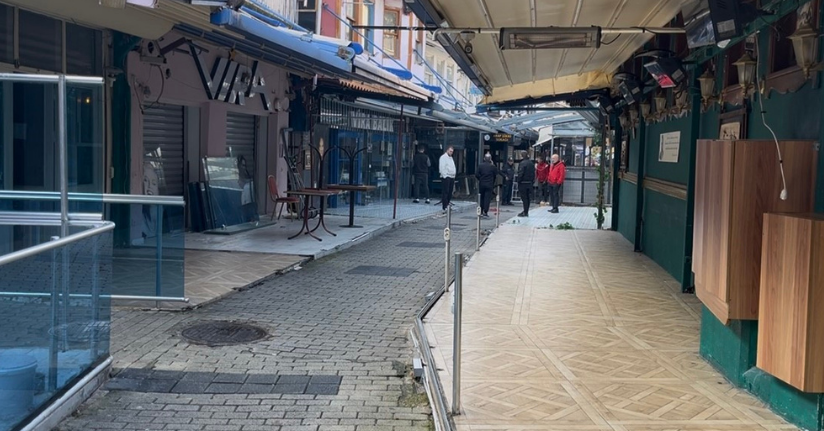 Tarihi Arap Şükrü Sokağı’nda tente krizi