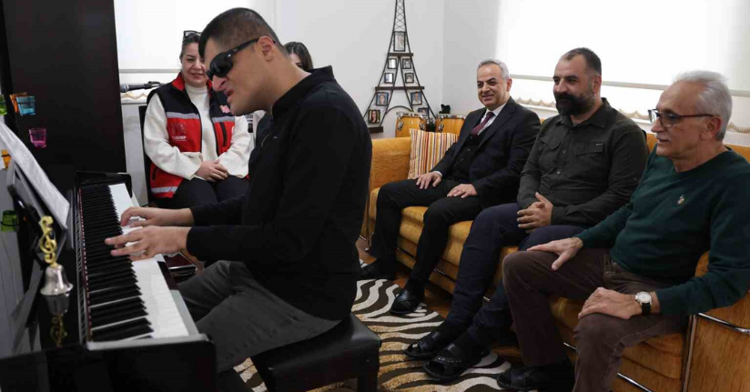 Konservatuvarı dereceyle bitiren görme engelli Mehmet dört enstrümanda ustalaştıKonservatuvarı dereceyle bitiren görme engelli Mehmet dört enstrümanda ustalaştı